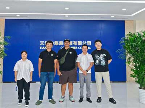 Clientes dos Estados Unidos estão visitando nossa fábrica